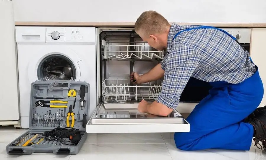 Akyurt Termodinamik servisi teknisyen ekibi beyaz eşya tamiri yaparken